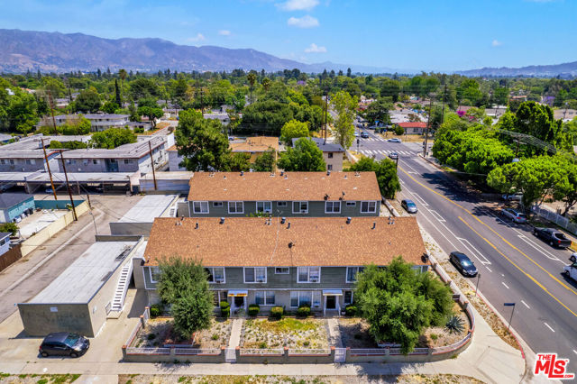 10617 OXNARD Street photo 4