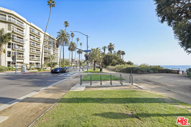801 Ocean Avenue, Santa Monica CA: https://media.crmls.org/mediaz/7e6e6b55-efcd-497b-9d7f-827aea0428f5.jpg
