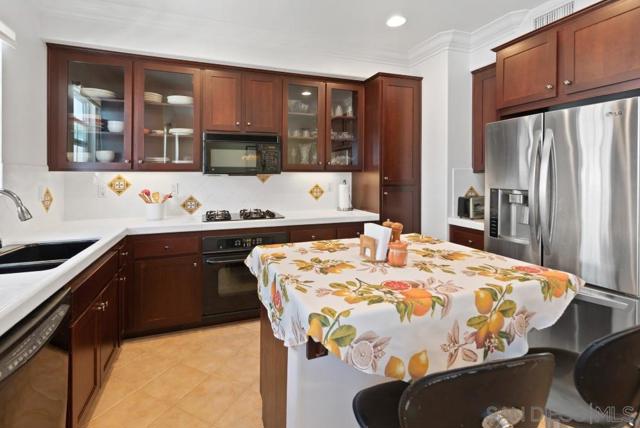 10556 Debreceni Way, San Diego CA: https://media.crmls.org/mediaz/7e6e77df-dd79-4fec-9de4-a410bc3eea0f.jpg