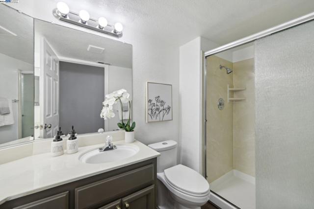 Image 15 of 40 For 22530 3rd St  107