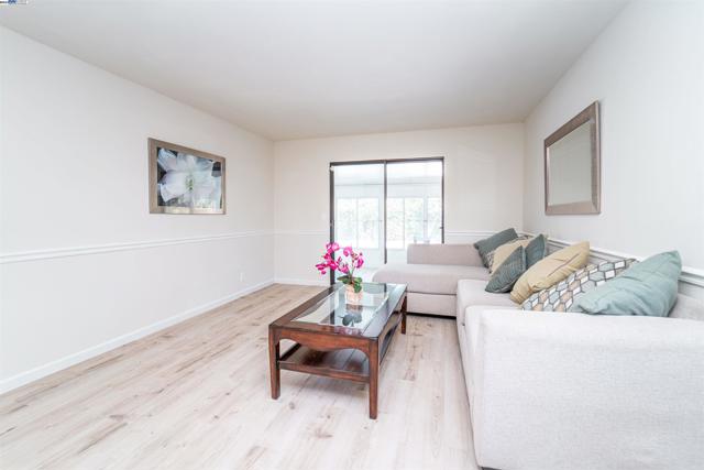 Image 9 of 33 For 3767 Fairlands Dr