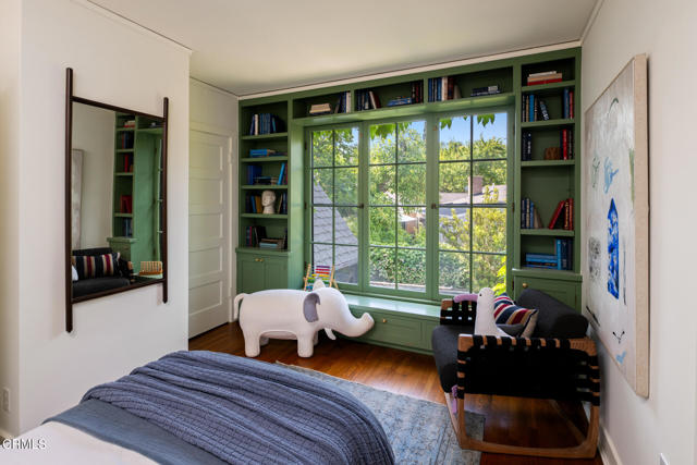 1241 S Oak Knoll Avenue, Pasadena CA: https://media.crmls.org/mediaz/7e6efbf4-2287-46e2-870b-6ea1515b412c.jpg