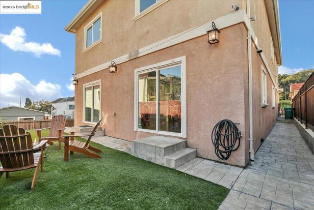 1738 18th Ave, Oakland CA: https://media.crmls.org/mediaz/7e6f7dc8-fe94-42fd-a54d-916258981cba.jpg