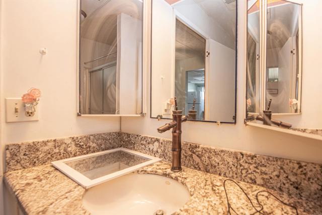 1010 Bobier Dr E, Vista CA: https://media.crmls.org/mediaz/7e700057-30ca-4764-86d5-557a3f3dfe36.jpg