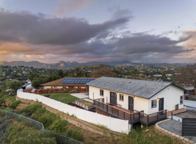 13210 Medallion Ln, Lakeside CA: https://media.crmls.org/mediaz/7e712a36-d153-4f92-87b0-953767422577.jpg