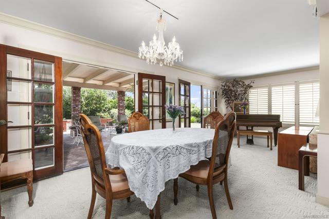 5353 Westknoll Dr, San Diego CA: https://media.crmls.org/mediaz/7e7187c2-10c8-4667-a101-26fe05abd2d2.jpg