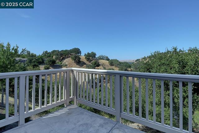 2916 Saklan Indian Dr, Walnut Creek CA: https://media.crmls.org/mediaz/7e71edcf-305a-4e81-81fa-a946aa248344.jpg