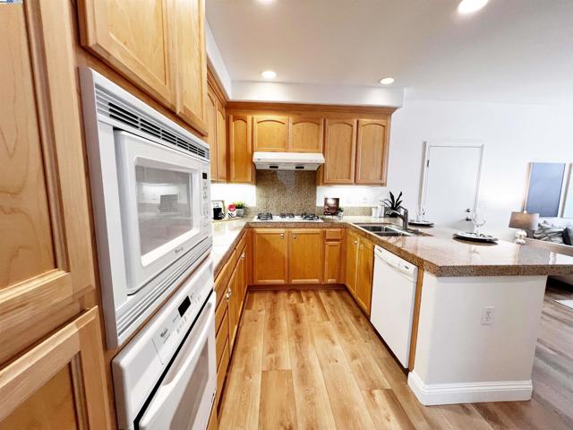 49031 Woodgrove Cmn, Fremont CA: https://media.crmls.org/mediaz/7e7232f8-b857-4bf2-9210-ef0847e5ca3c.jpg