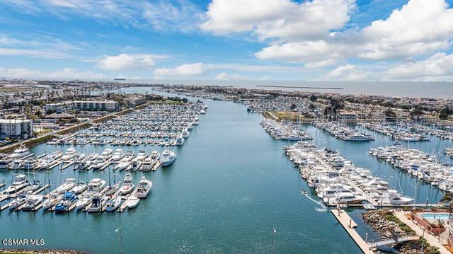 2901 Peninsula Road, Oxnard CA: https://media.crmls.org/mediaz/7e727c80-fb06-4a46-a553-f14656171a72.jpg