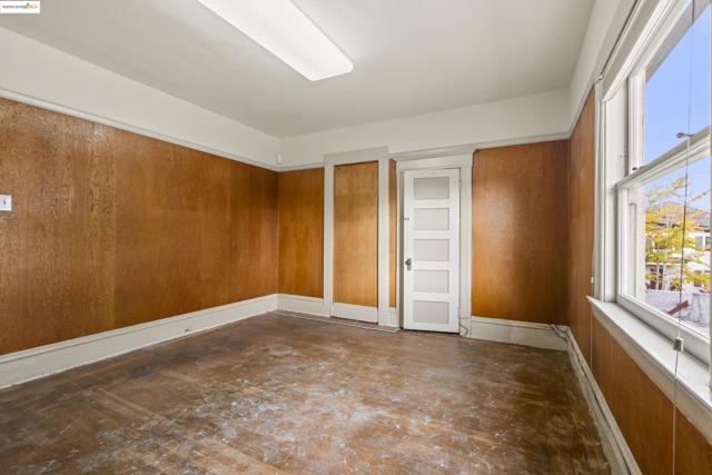 3050 Shattuck, Berkeley CA: https://media.crmls.org/mediaz/7e72adfd-f530-46c8-a755-187b96415f00.jpg