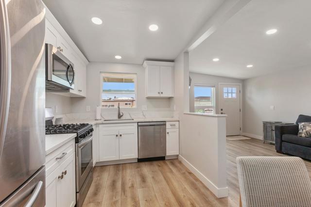 132 134 Phoebe St, Encinitas CA: https://media.crmls.org/mediaz/7e72db2d-8c87-48b7-b5be-0a0b8f6324fd.jpg