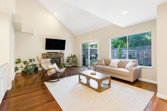 17992 Hillwood Lane, Morgan Hill CA: https://media.crmls.org/mediaz/7e72dfd7-eb2a-487a-b15e-da955ece671d.jpg
