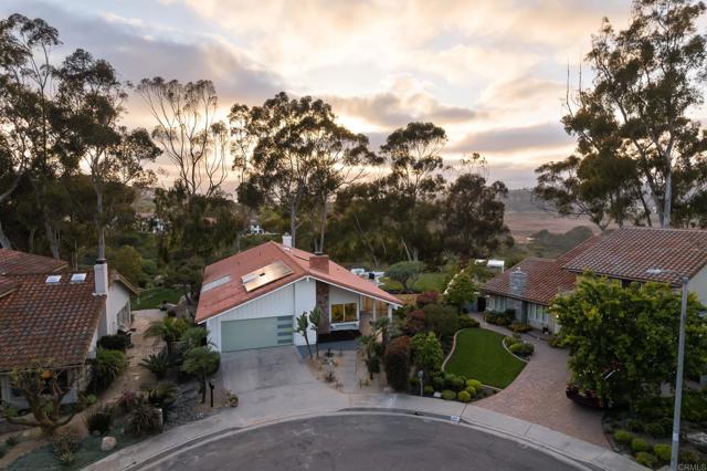 417 Santa Victoria, Solana Beach CA: https://media.crmls.org/mediaz/7e72f4cd-b569-46ba-be52-869e2e6cb90f.jpg