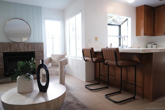 4835 Glenhaven Dr, Oceanside CA: https://media.crmls.org/mediaz/7e739b83-554e-431a-815a-29353f881e0d.jpg