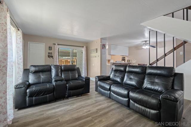 10155 Caminito Volar, San Diego CA: https://media.crmls.org/mediaz/7e748c93-91b1-4583-8659-e3fddce24956.jpg