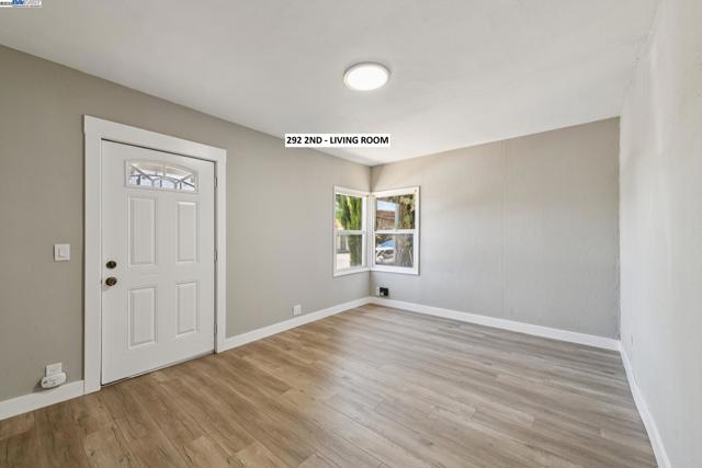 290 2Nd Ave, San Leandro CA: https://media.crmls.org/mediaz/7e74fc8f-d822-4844-bf61-44f748195d60.jpg
