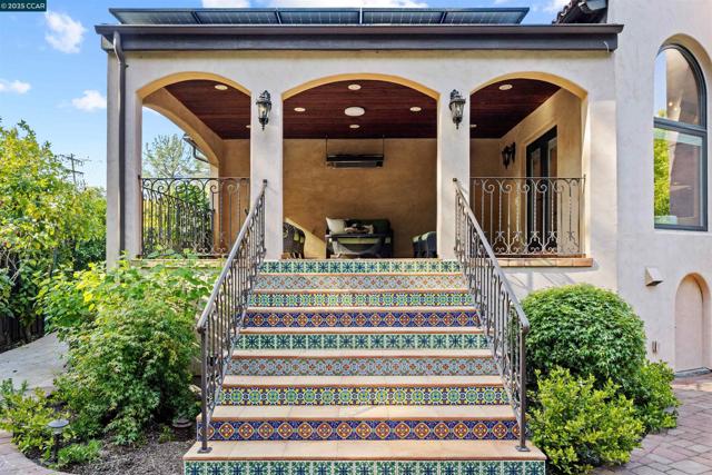 80 Rheem Blvd, Orinda CA: https://media.crmls.org/mediaz/7e752a51-db55-4e3e-95fb-3a429ee64e7e.jpg