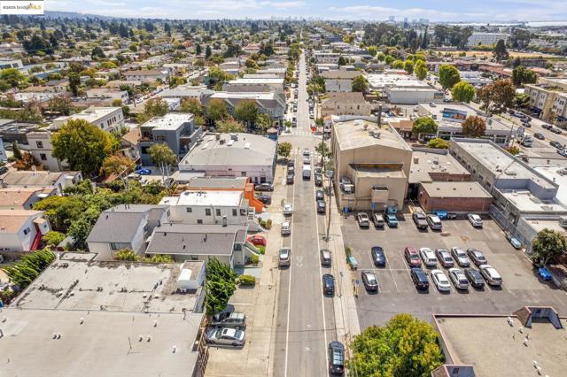 825 Kains Ave, Albany CA: https://media.crmls.org/mediaz/7e75850f-af88-4853-a5a6-2c2e37f133a8.jpg