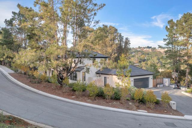 60 Glengarry Way, Hillsborough CA: https://media.crmls.org/mediaz/7e759fef-436a-4026-83b1-11234ece1727.jpg