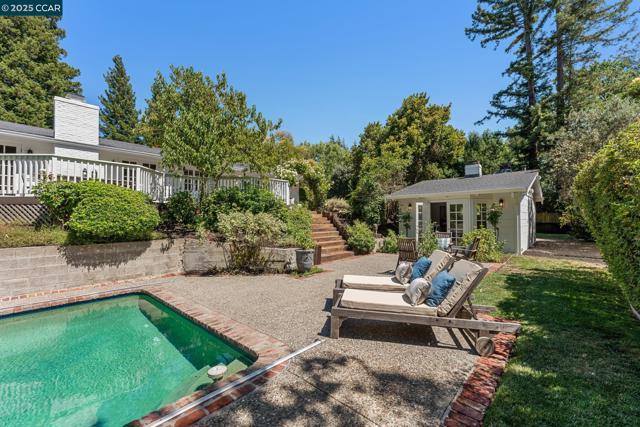 645 Los Palos Dr, Lafayette CA: https://media.crmls.org/mediaz/7e75a3ca-28ee-450d-b45c-58f6b42cadc8.jpg