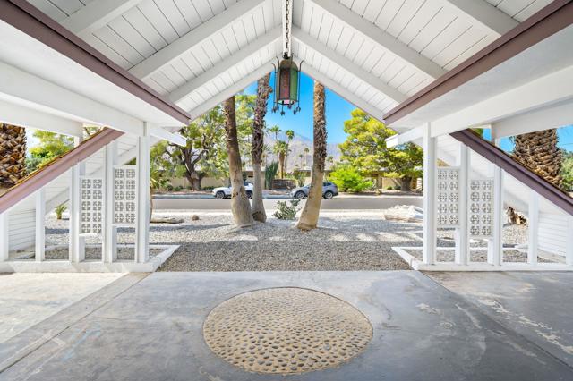 1943 E Tachevah Drive, Palm Springs CA: https://media.crmls.org/mediaz/7e75ad9a-cde8-45a6-9b18-f90d2ada82d9.jpg