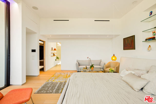 619 N Harper Avenue, Los Angeles CA: https://media.crmls.org/mediaz/7e75f688-7920-44cb-ad9e-23b1c335943c.jpg