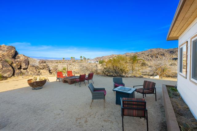 66425 Foothill Drive Drive, Joshua Tree CA: https://media.crmls.org/mediaz/7e760f38-07a3-4a57-bc0c-caf7e5d5e91c.jpg