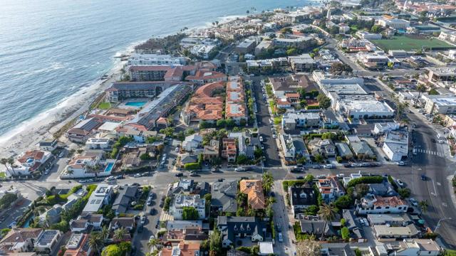 418 Marine St, La Jolla CA: https://media.crmls.org/mediaz/7e7610b4-5b57-4921-8778-8f14c19bebbf.jpg