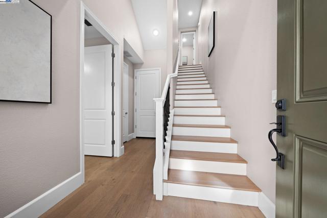 5223 S Esprit Loop, Dublin CA: https://media.crmls.org/mediaz/7e766329-36ac-423e-b841-8e1aab8b84c9.jpg
