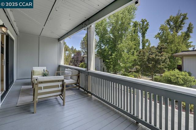 1224 Singingwood Ct, Walnut Creek CA: https://media.crmls.org/mediaz/7e7668f7-41d0-4f14-a9a3-d056f486fac4.jpg