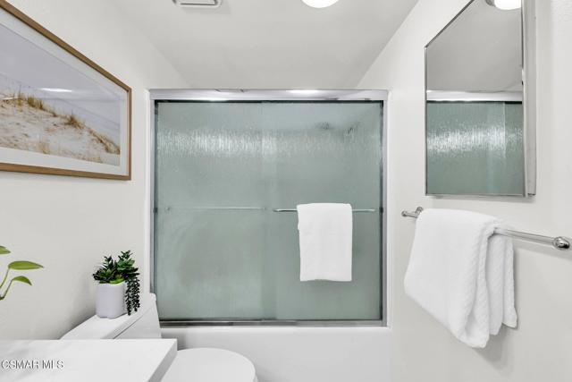 769 Birchpark Circle, Thousand Oaks CA: https://media.crmls.org/mediaz/7e771987-0f12-447d-8651-453d48ebf331.jpg