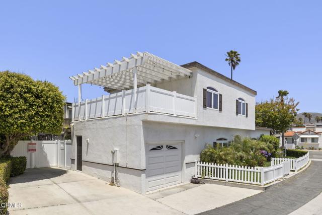 2036 Pierpont Boulevard, Ventura CA: https://media.crmls.org/mediaz/7e77b774-ebb0-43b9-a556-b4a9f06de750.jpg