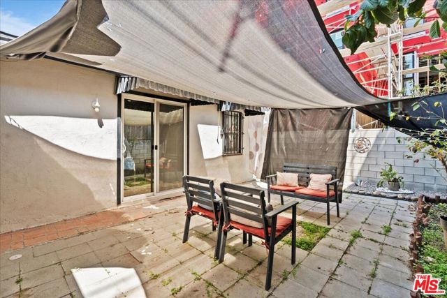 11710 Hartsook Street, Valley Village CA: https://media.crmls.org/mediaz/7e786be0-de31-4d67-9898-adf16dce7e48.jpg