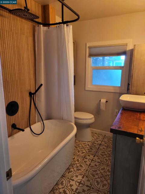 814 Marin Rd, El Sobrante CA: https://media.crmls.org/mediaz/7e78c78a-3403-4d2d-b167-3985d197a31b.jpg