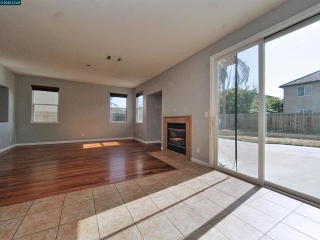 2035 Pasado Avenue, Manteca CA: https://media.crmls.org/mediaz/7e79120f-9b64-48dd-b8c5-86b92aceab9e.jpg
