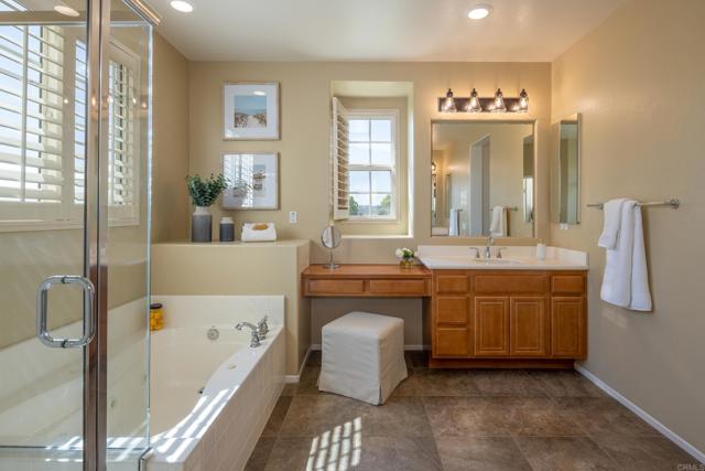 Detail Gallery Image 13 of 26 For 1185 Parkview Dr, Oceanside,  CA 92057 - 4 Beds | 2/1 Baths
