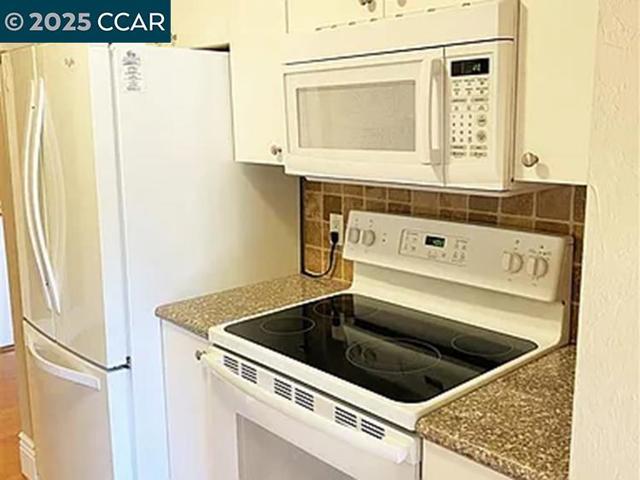 310 N Civic Drive, Walnut Creek CA: https://media.crmls.org/mediaz/7e79ac80-2c6d-4577-8369-02e5b743f41b.jpg