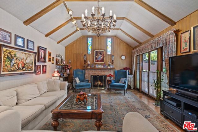 11450 Ayrshire Road, Los Angeles CA: https://media.crmls.org/mediaz/7e7a934d-0dda-4f8a-a942-26461efdc2d4.jpg