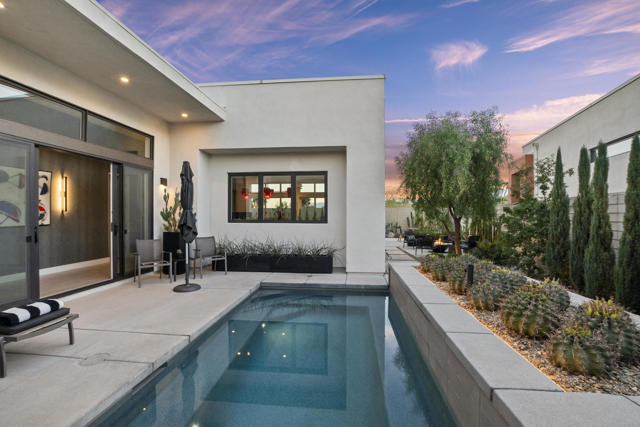 885 Fountain Drive, Palm Springs CA: https://media.crmls.org/mediaz/7e7ac28f-8161-4aeb-b3b4-4c6deb4c36b5.jpg