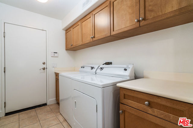 6011 Dawn, Playa Vista CA: https://media.crmls.org/mediaz/7e7acdc0-d857-4562-9742-7fe08f3aef93.jpg