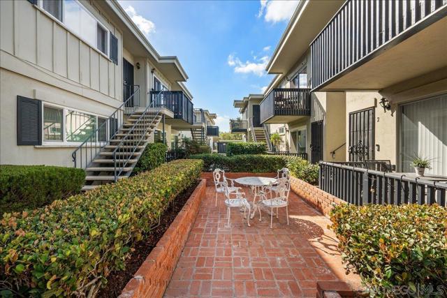 6927 Amherst St, San Diego CA: https://media.crmls.org/mediaz/7e7addee-484b-48c7-9eef-bfaf627e2c70.jpg