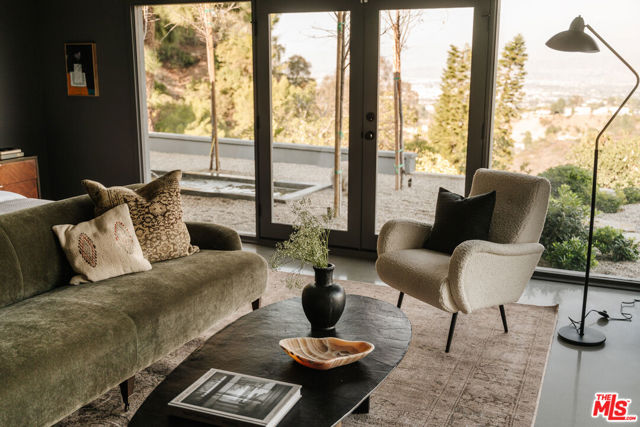 8559 Edwin Drive, Los Angeles CA: https://media.crmls.org/mediaz/7e7b5fb4-a34f-4c72-ba68-eadad6f01cd7.jpg