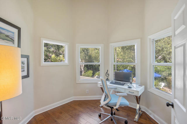 1732 Crooked Trail Place, Westlake Village CA: https://media.crmls.org/mediaz/7e7b67f0-7665-4f3f-b3d3-bb01826c4bb9.jpg