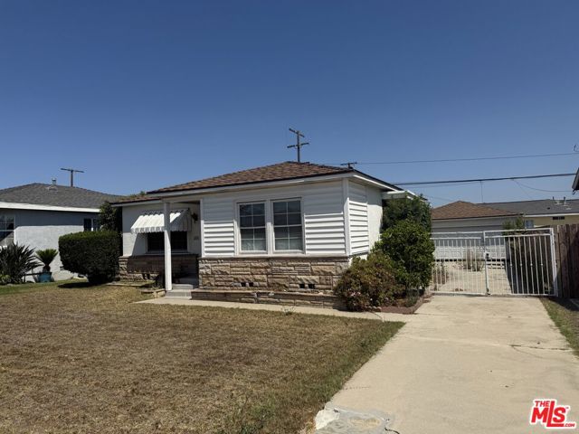 1715 E Silva Street, Long Beach CA: https://media.crmls.org/mediaz/7e7b966f-97a8-4ab8-82a0-8183e2758bd2.jpg