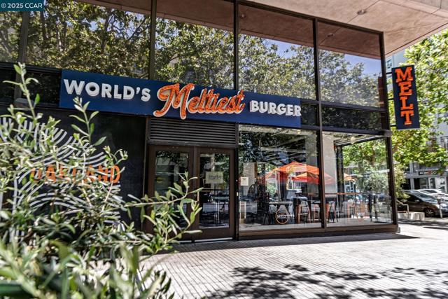 438 W Grand Ave, Oakland CA: https://media.crmls.org/mediaz/7e7bb2d3-4a83-4750-aeb8-5aff077d9f00.jpg