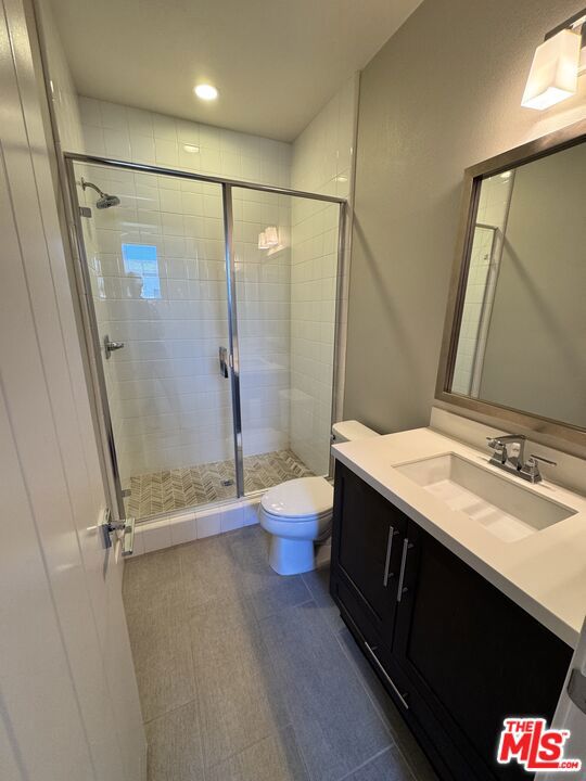 224 Follyhatch, Irvine CA: https://media.crmls.org/mediaz/7e7bc2c3-4204-4cc4-97f1-5dcdd55eb58c.jpg