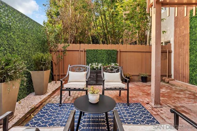 2600 Torrey Pines Rd, La Jolla CA: https://media.crmls.org/mediaz/7e7be78c-e18c-4e2a-88fd-0c91d4378179.jpg