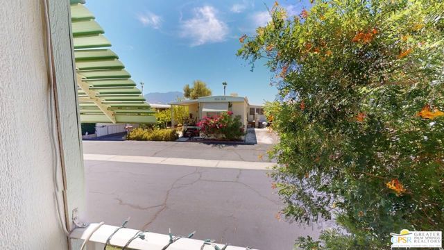 18555 Roberts Road, Desert Hot Springs CA: https://media.crmls.org/mediaz/7e7bee6b-4346-4b76-8c40-ed839782702a.jpg