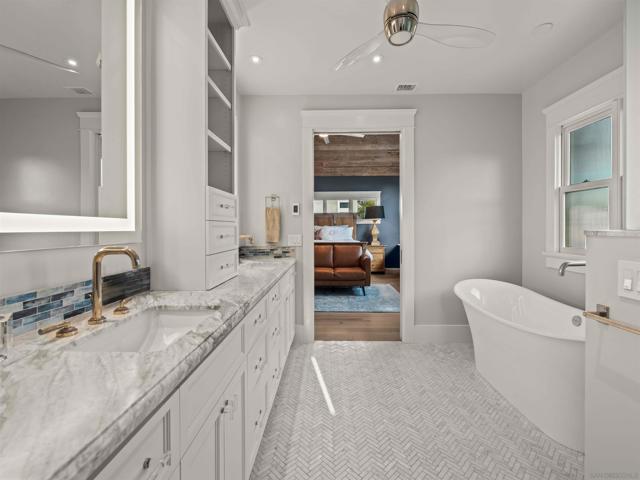 1027 G Ave, Coronado CA: https://media.crmls.org/mediaz/7e7c70e8-ccd3-4b98-968b-0910422f3164.jpg