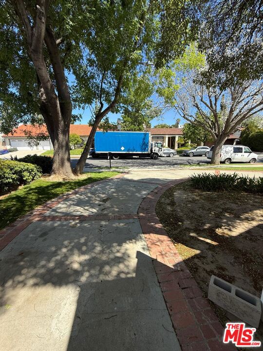 10229 1/2 N Jumilla Avenue, Chatsworth CA: https://media.crmls.org/mediaz/7e7cb3c6-33ef-4488-b8e4-562317f02b7a.jpg